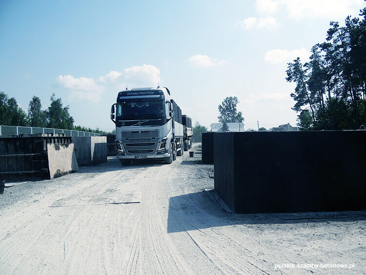 Transport szamb betonowych  w Łochowie